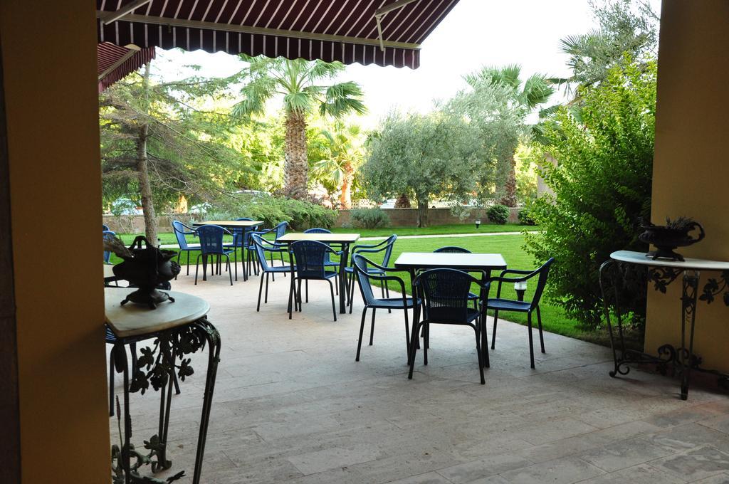 Palm Court Suites Ayvalı Exterior foto